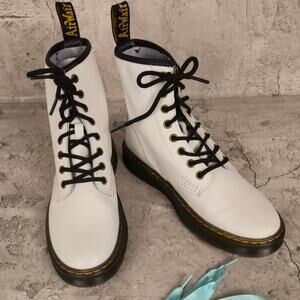 Dr Martens. Zavala. Combat boots. Lace-up. White. M 6. W 7.